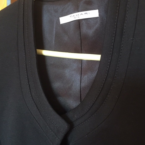 T TAHARI. Blazer. - Picture 7 of 8